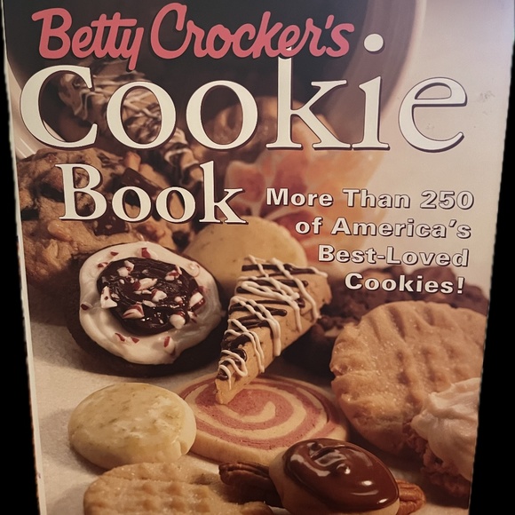 Betty Crocker Other - BETTY CROCKER  COOK BOOK - COOKIE COOK BOOK -  NEW - BEST-LOVED COOKIE RECIPES